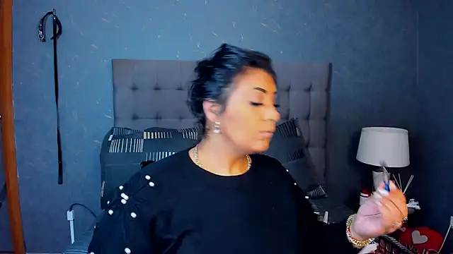 AmyCubes online show from 11-13-25, 04:49