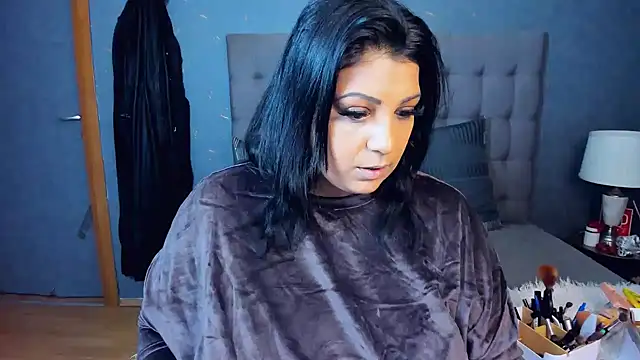 AmyCubes online show from 10-14-25, 04:35