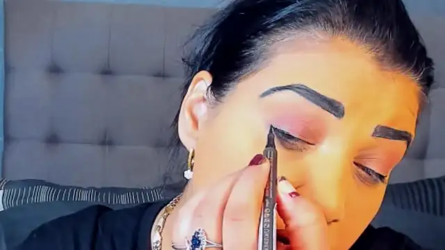 AmyCubes online show from 10-29-25, 04:55