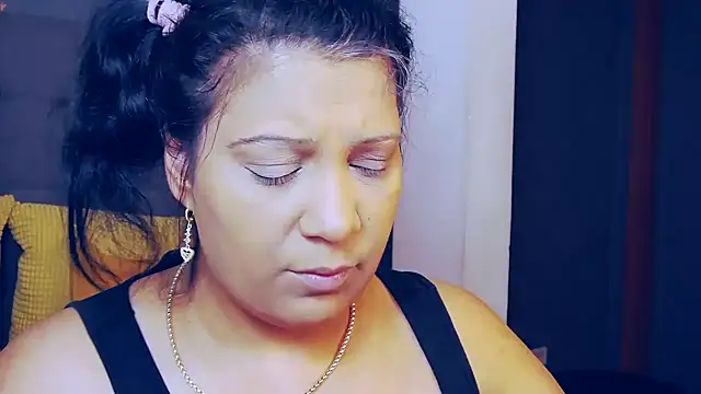 AmyCubes online show from 05-17-26, 04:45