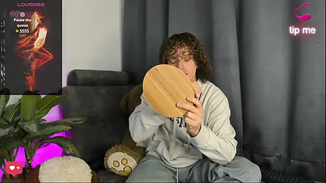 All3ssandr0 online show from 02-26-25, 05:24