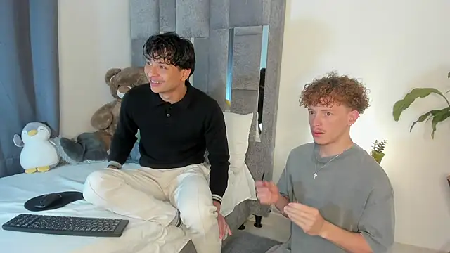 All3ssandr0 online show from 11-08-25, 01:42