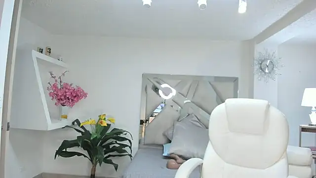 kendaall jenner  online show from 02-01-25, 10:37