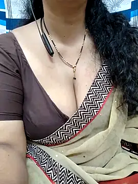 Snapshot of bhuvana555 chatting on 03-15-25, 03:27 bhuvana555 online show from 03-15-25, 03:27