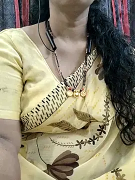 Snapshot of bhuvana555 chatting on 09-16-25, 04:35 bhuvana555 online show from 09-16-25, 04:35