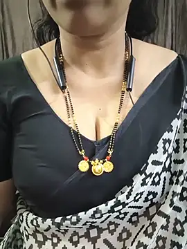 Snapshot of bhuvana555 chatting on 06-12-26, 05:54 bhuvana555 online show from 06-12-26, 05:54