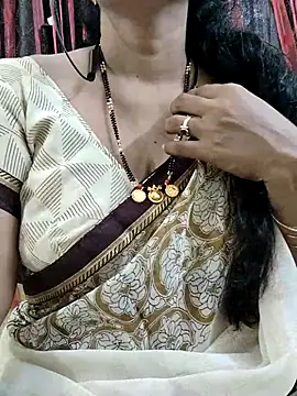 Snapshot of bhuvana555 chatting on 09-11-25, 04:45 bhuvana555 online show from 09-11-25, 04:45
