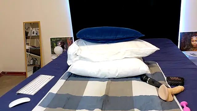 chloechrome online show from 03-06-26, 06:03