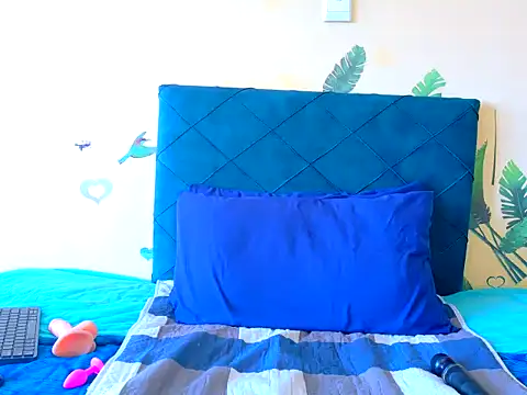 chloechrome online show from 11-08-25, 01:47