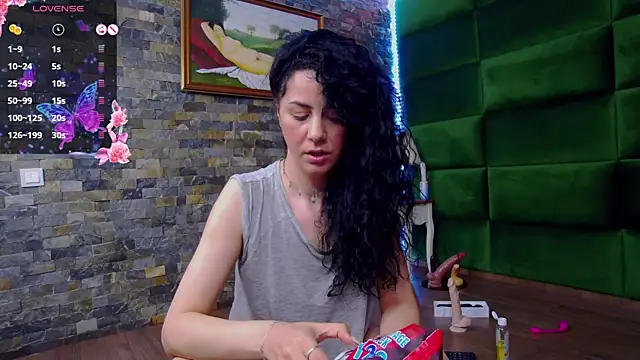 Snapshot of SelenSummer chatting on 04-19-26, 04:02 SelenSummer online show from 04-19-26, 04:02