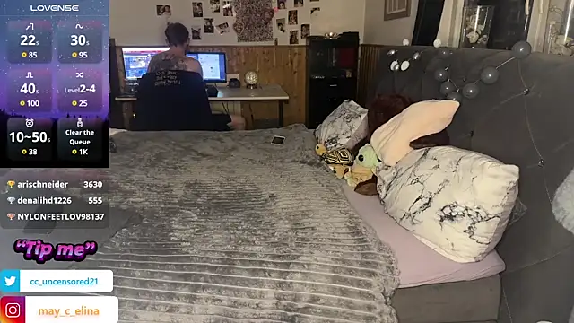 elina may online show from 01-24-25, 10:51