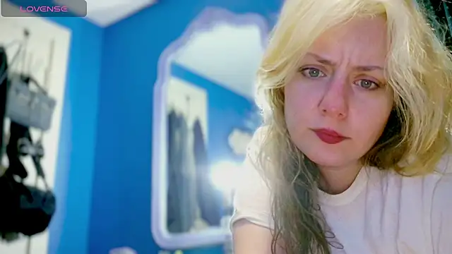 SkarlettRose96 online show from 11-18-25, 12:19