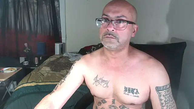 Snapshot of RickStone51 chatting on 09-15-25, 03:51 RickStone51 online show from 09-15-25, 03:51