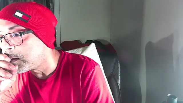 Snapshot of RickStone51 chatting on 10-15-25, 12:31 RickStone51 online show from 10-15-25, 12:31