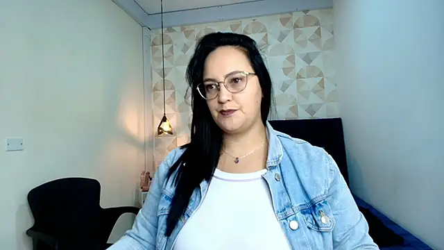 Snapshot of veronicabbw chatting on 10-17-25, 12:07 veronicabbw online show from 10-17-25, 12:07