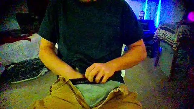 Snapshot of FvckinFronk97 chatting on 09-11-25, 07:08 FvckinFronk97 online show from 09-11-25, 07:08