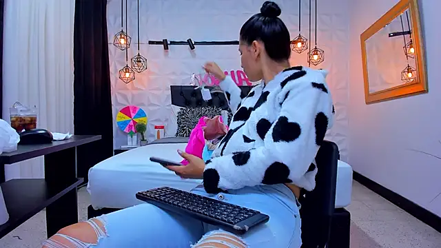 Alison Wiley online show from 02-25-25, 12:27