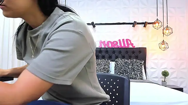 Alison Wiley online show from 02-27-25, 11:39