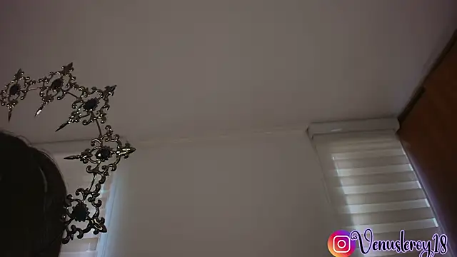 venusleroy  online show from 10-19-25, 07:49