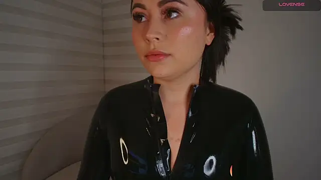 venusleroy  online show from 10-20-25, 10:43