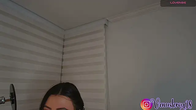 venusleroy  online show from 10-24-25, 11:15