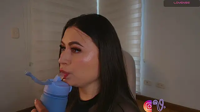 venusleroy  online show from 10-26-25, 08:31