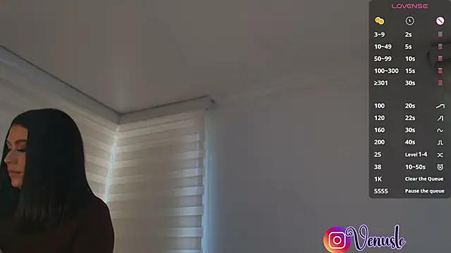 venusleroy  online show from 10-31-25, 09:22