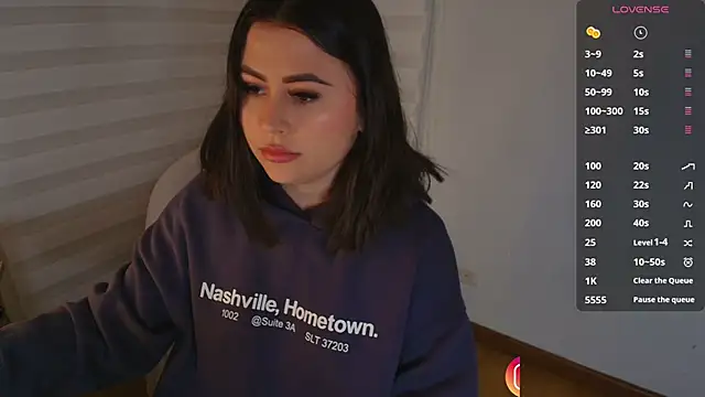 venusleroy  online show from 11-05-25, 11:08