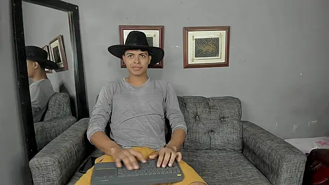 Snapshot of dafnezahiraa_ chatting on 12-09-24, 08:33 dafnezahiraa online show from 12-09-24, 08:33