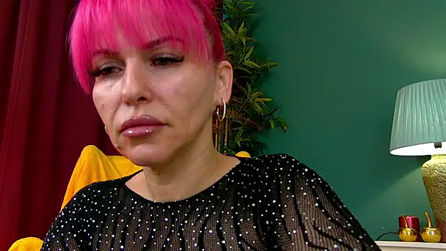 Snapshot of Foxxxy_MILF chatting on 03-21-25, 05:21 Foxxxy MILF online show from 03-21-25, 05:21