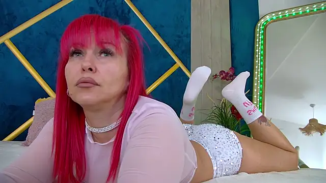 Foxxxy MILF online show from 01-17-26, 05:11