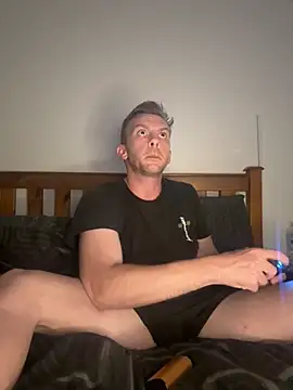 aus guy93 online show from 10-30-25, 02:14