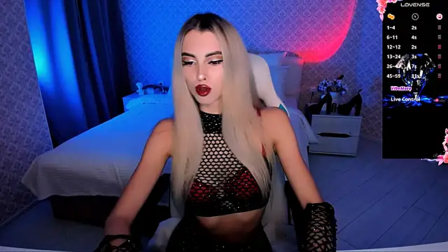 Snapshot of Emilia_Klar chatting on 09-08-25, 02:49 Emilia Klar online show from 09-08-25, 02:49