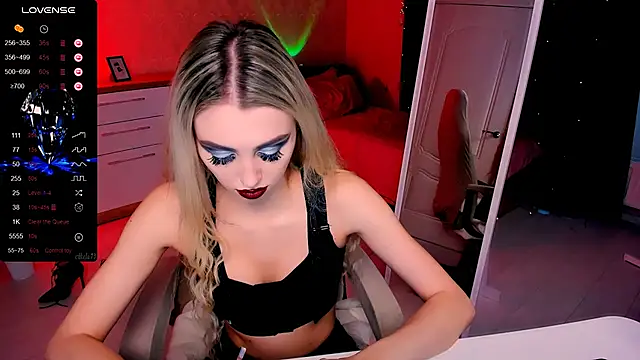 Snapshot of Emilia_Klar chatting on 02-08-26, 08:12 Emilia Klar online show from 02-08-26, 08:12