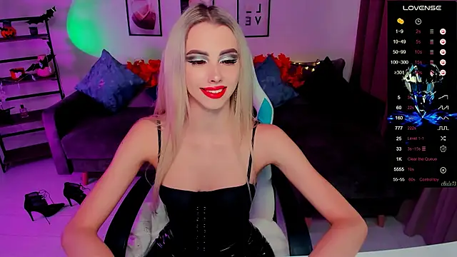 Snapshot of Emilia_Klar chatting on 10-20-25, 03:01 Emilia Klar online show from 10-20-25, 03:01