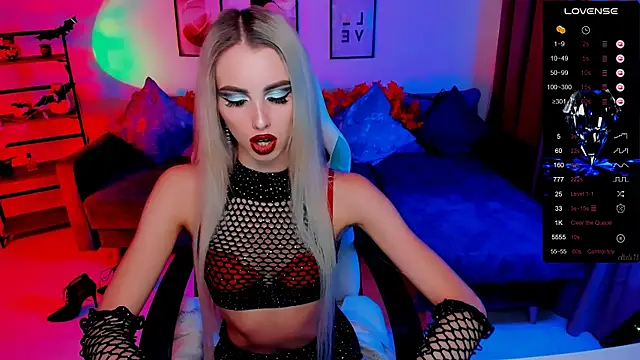 Snapshot of Emilia_Klar chatting on 10-21-25, 03:00 Emilia Klar online show from 10-21-25, 03:00