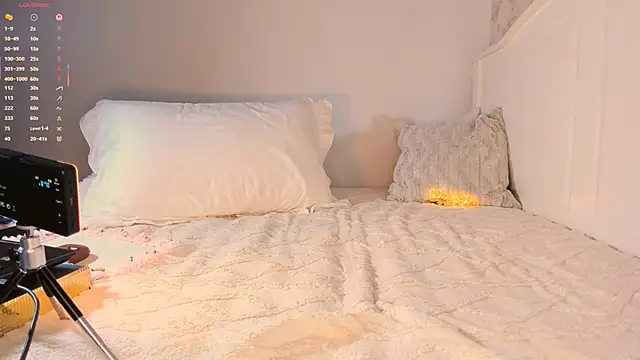 Snapshot of Allena_moan chatting on 09-15-25, 09:54 Allena moan online show from 09-15-25, 09:54