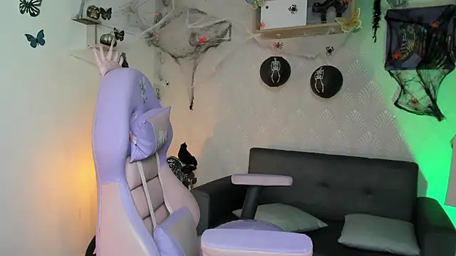 Alaia Love77 online show from 10-19-25, 11:07