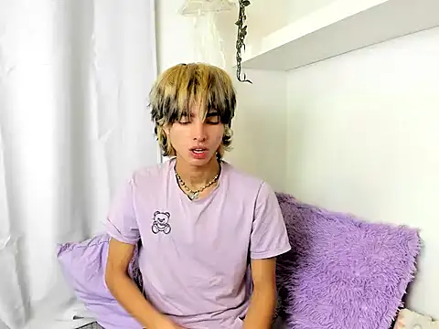 Snapshot of santy-kitty chatting on 12-17-24, 03:17 santy-kitty online show from 12-17-24, 03:17
