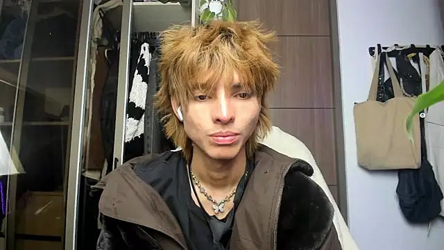 Snapshot of santy-kitty chatting on 02-22-25, 06:28 santy-kitty online show from 02-22-25, 06:28