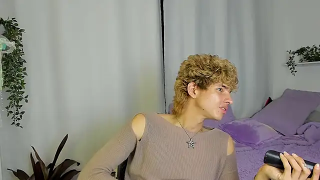 Snapshot of santy-kitty chatting on 09-28-25, 01:12 santy-kitty online show from 09-28-25, 01:12
