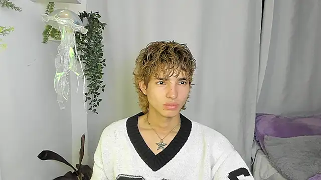 Snapshot of santy-kitty chatting on 10-07-25, 02:12 santy-kitty online show from 10-07-25, 02:12