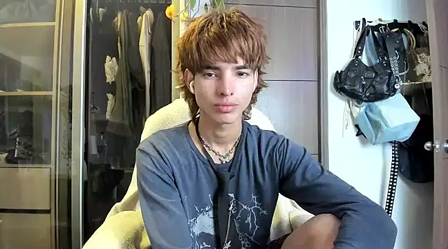Snapshot of santy-kitty chatting on 01-25-25, 01:10 santy-kitty online show from 01-25-25, 01:10
