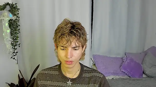 Snapshot of santy-kitty chatting on 09-29-25, 02:51 santy-kitty online show from 09-29-25, 02:51