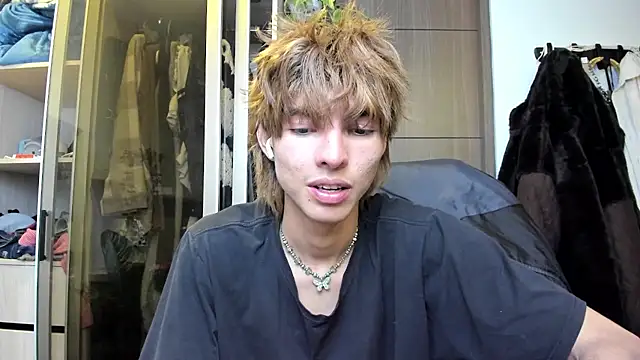 Snapshot of santy-kitty chatting on 02-16-25, 07:26 santy-kitty online show from 02-16-25, 07:26
