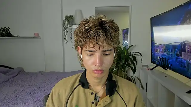 Snapshot of santy-kitty chatting on 09-23-25, 11:45 santy-kitty online show from 09-23-25, 11:45