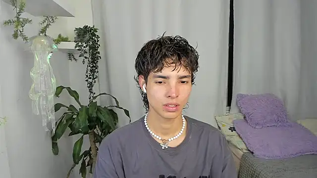 santy-kitty online show from 12-16-25, 02:16