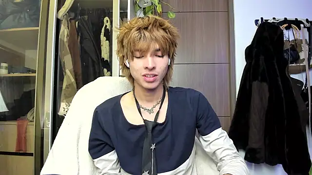 Snapshot of santy-kitty chatting on 02-26-25, 03:35 santy-kitty online show from 02-26-25, 03:35