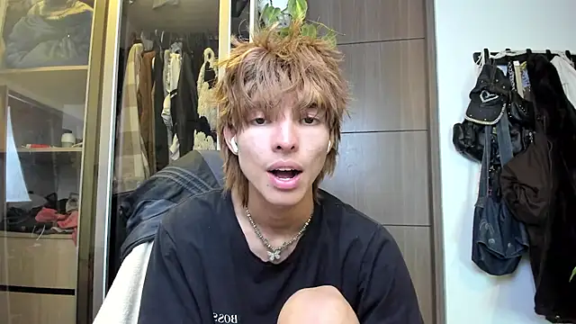 Snapshot of santy-kitty chatting on 02-16-25, 04:20 santy-kitty online show from 02-16-25, 04:20