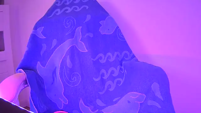 Sissy-Bee online show from 04-28-26, 06:12